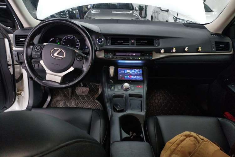 Used Lexus CT 2014 CT200h Elite Edition Monochrome Center Console