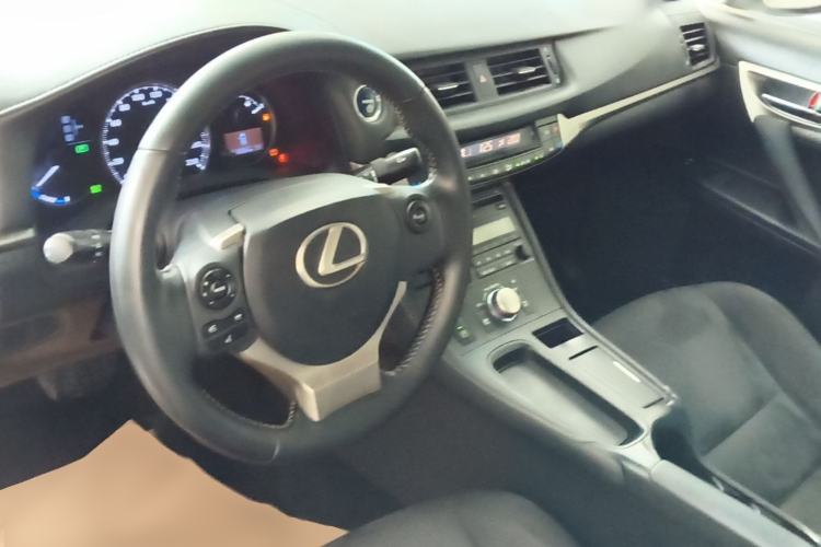 Used Lexus CT 2014 CT200h Elite Edition Monochrome Center Console