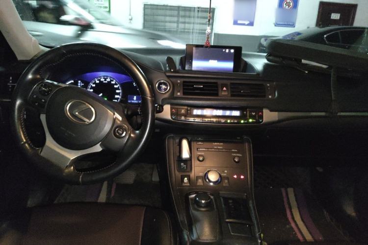 Used Lexus CT 2014 CT200h Comfort Edition Monochrome Center Console