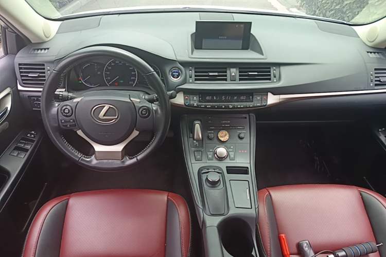 Used Lexus CT 2014 CT200h Comfort Edition Monochrome Center Console