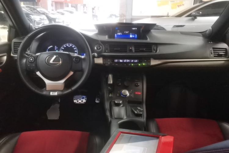 Used Lexus CT 2014 CT200h F-SPORT Monochrome Center Console