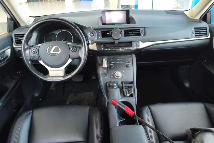 Used Lexus CT 2014 CT200h Comfort Edition Monochrome Center Console