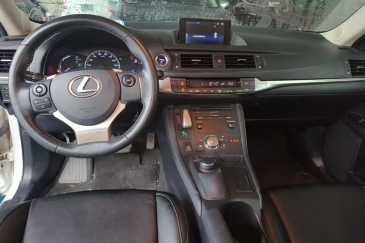 Used Lexus CT 2014 CT200h Comfort Edition Monochrome Center Console