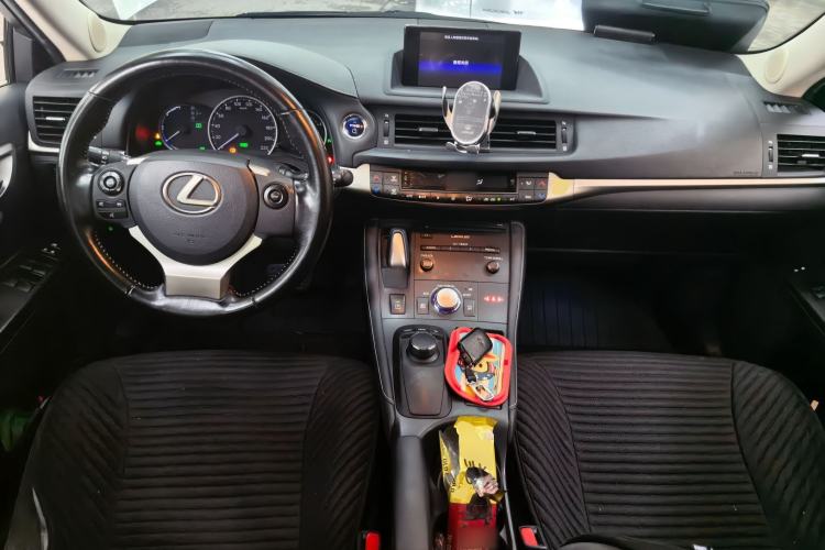 Used Lexus CT 2014 CT200h Comfort Edition Monochrome Center Console