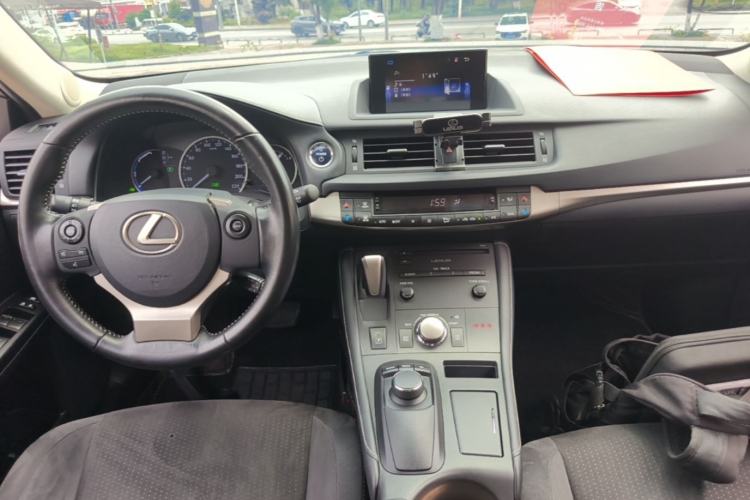 Used Lexus CT 2014 CT200h Comfort Edition Monochrome Center Console