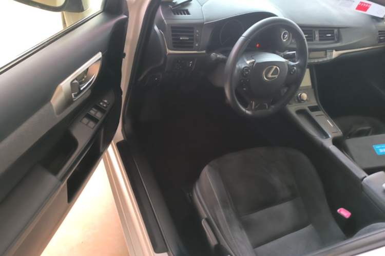 Used Lexus CT 2014 CT200h Elite Edition Monochrome Driver Seat