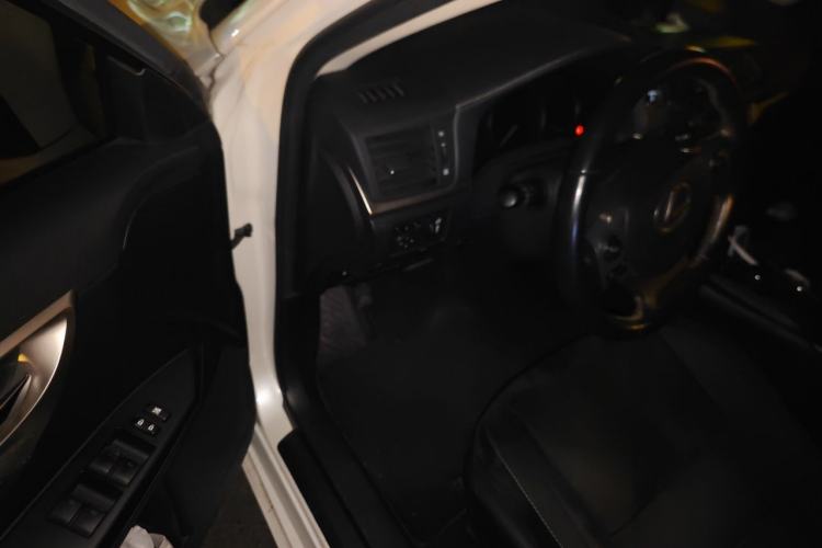 Used Lexus CT 2014 CT200h Comfort Edition Two-Tone Driver Seat