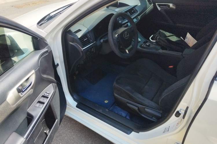 Used Lexus CT 2014 CT200h Comfort Edition Two-Tone Driver Seat