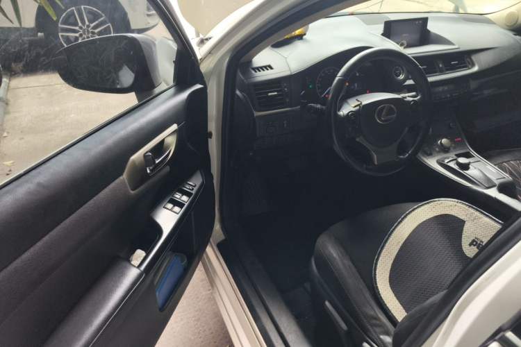 Used Lexus CT 2014 CT200h Comfort Edition Two-Tone Driver Seat