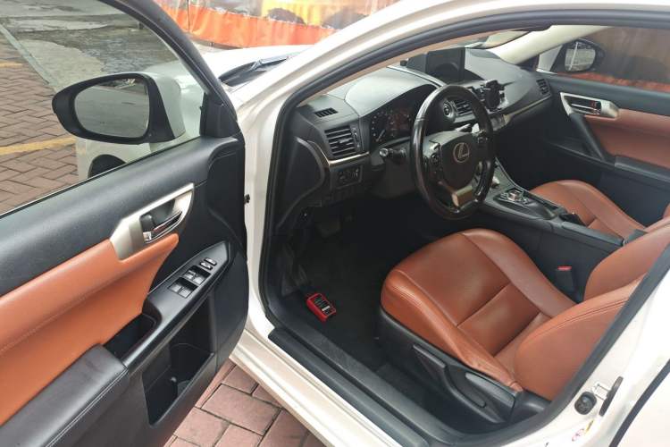 Used Lexus CT 2014 CT200h Elite Edition Monochrome Driver Seat