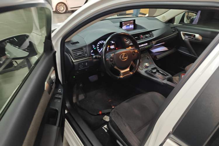 Used Lexus CT 2014 CT200h Comfort Edition Monochrome Driver Seat