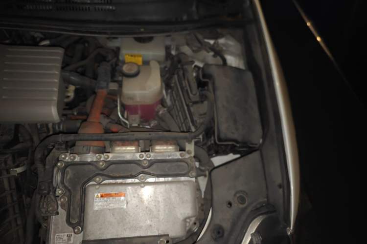Used Lexus CT 2014 CT200h Comfort Edition Two-Tone Engine Bay Left