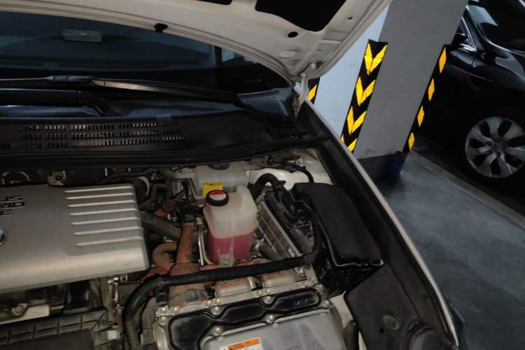Used Lexus CT 2014 CT200h Elite Edition Monochrome Engine Bay Left
