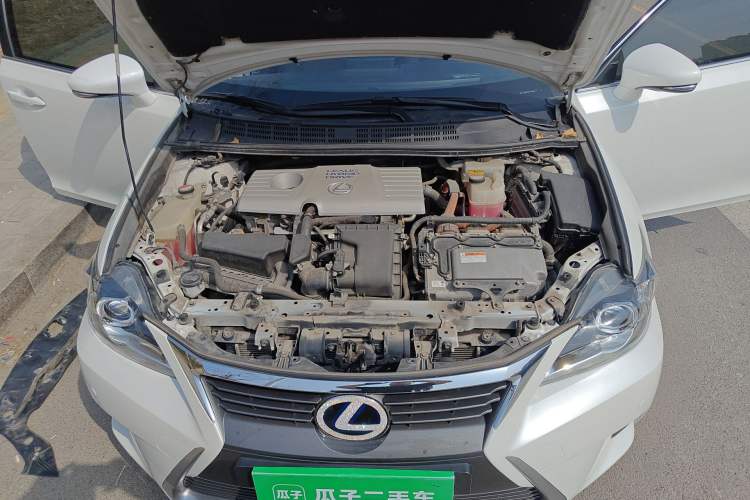 Used Lexus CT 2014 CT200h Comfort Edition Two-Tone Engine Bay