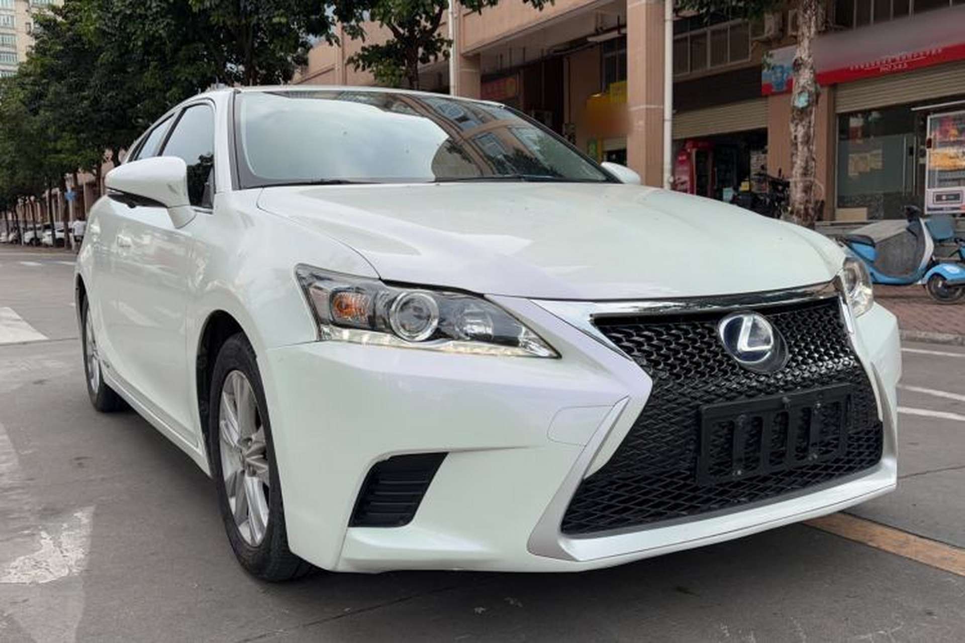 Used Lexus CT 2014 CT200h Elite Edition Monochrome Exterior 1