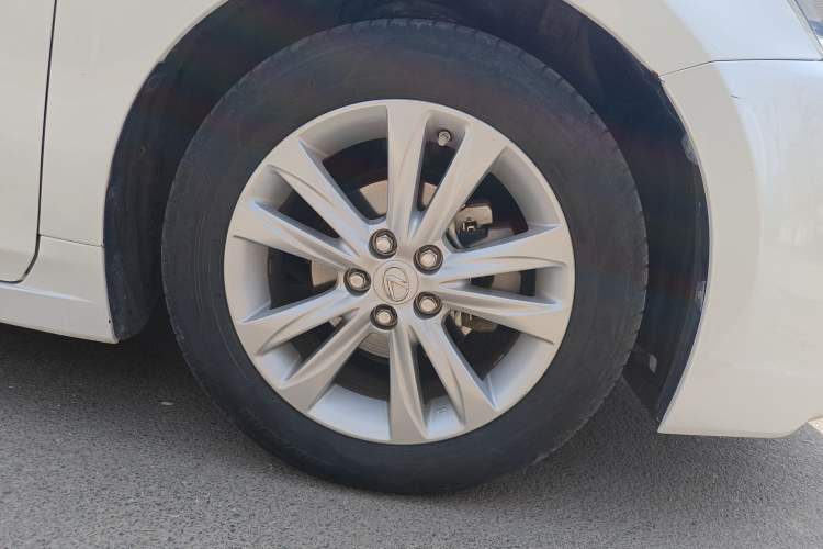 Used Lexus CT 2014 CT200h Comfort Edition Two-Tone Exterior 1