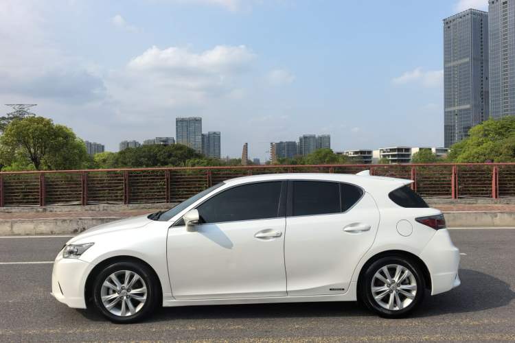 Used Lexus CT 2014 CT200h Elite Edition Monochrome Exterior 11