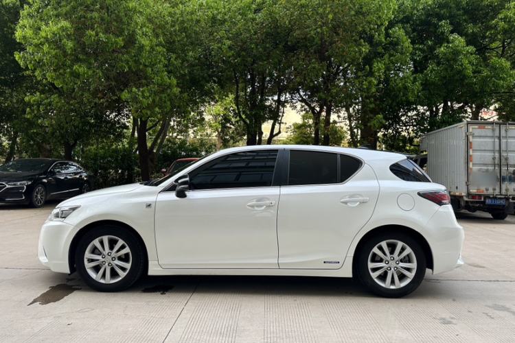 Used Lexus CT 2014 CT200h Comfort Edition Monochrome Exterior 2