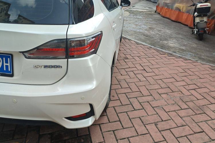 Used Lexus CT 2014 CT200h Elite Edition Monochrome Exterior 2