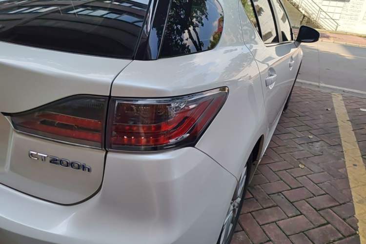 Used Lexus CT 2014 CT200h Elite Edition Monochrome Exterior 3