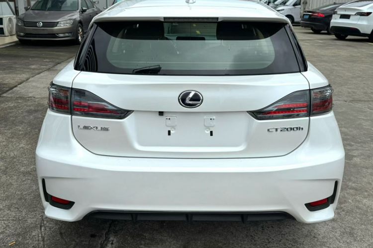 Used Lexus CT 2014 CT200h Elite Edition Monochrome Exterior 4