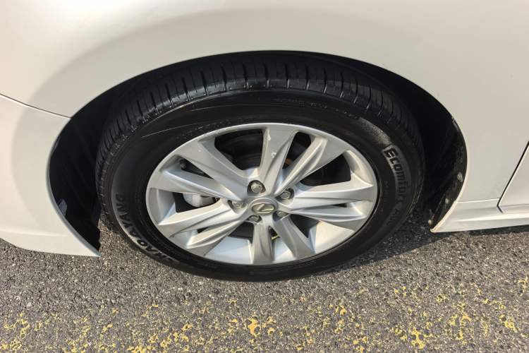 Used Lexus CT 2014 CT200h Elite Edition Monochrome Exterior 4