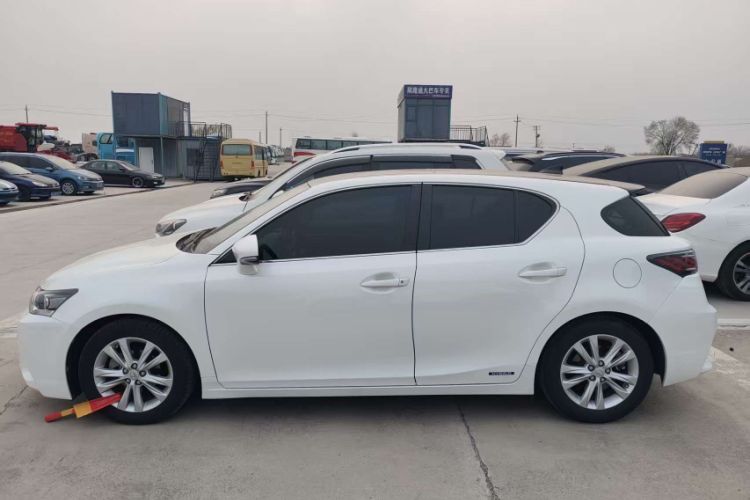 Used Lexus CT 2014 CT200h Comfort Edition Two-Tone Exterior 4