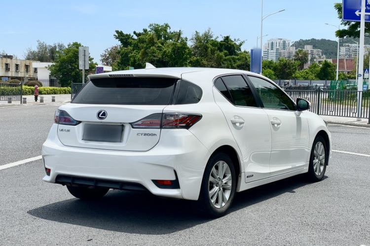 Used Lexus CT 2014 CT200h Elite Edition Monochrome Exterior 5