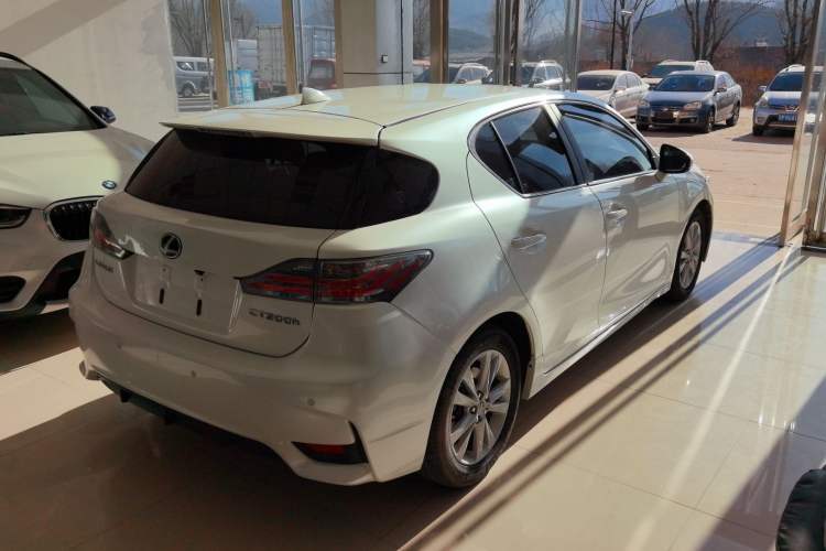 Used Lexus CT 2014 CT200h Elite Edition Monochrome Exterior 5
