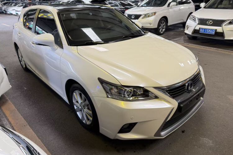 Used Lexus CT 2014 CT200h Comfort Edition Two-Tone Exterior 5