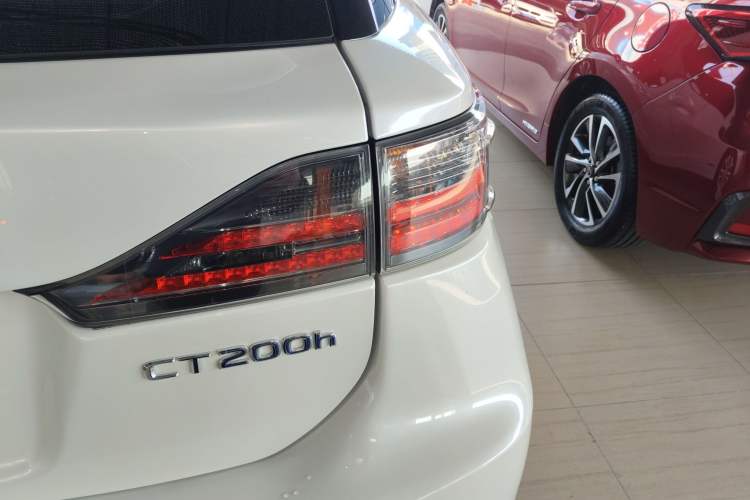 Used Lexus CT 2014 CT200h Comfort Edition Monochrome Exterior 6