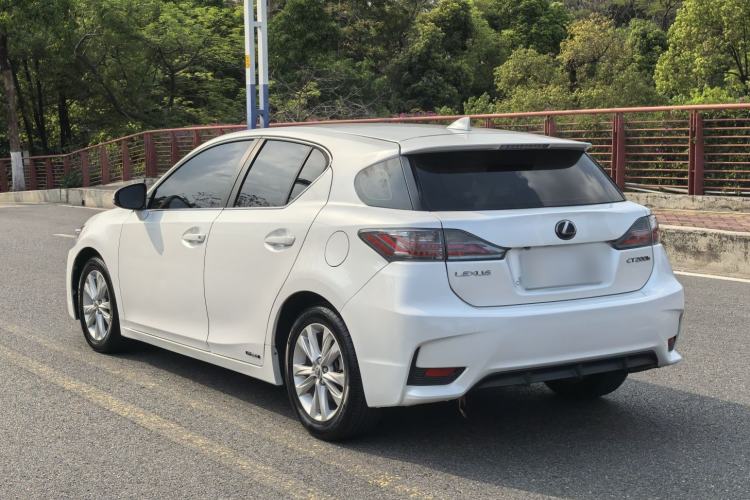 Used Lexus CT 2014 CT200h Elite Edition Monochrome Exterior 8