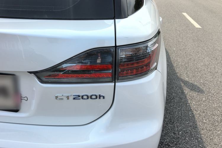 Used Lexus CT 2014 CT200h Elite Edition Monochrome Exterior 9