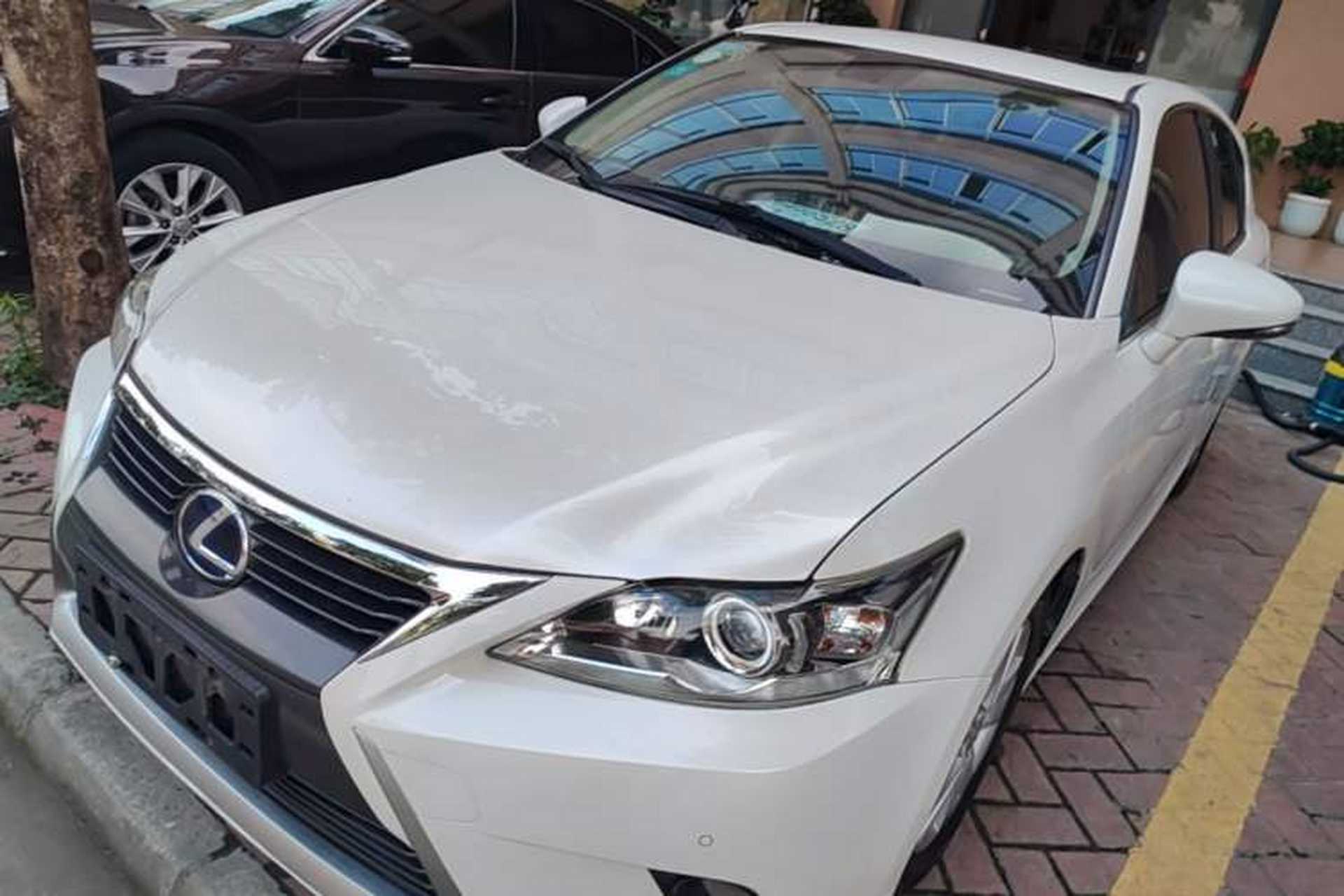 Used Lexus CT 2014 CT200h Comfort Edition Monochrome Front Left 45 Deg