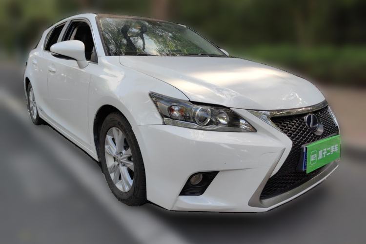Used Lexus CT 2014 CT200h Comfort Edition Two-Tone Front Right 45 Deg