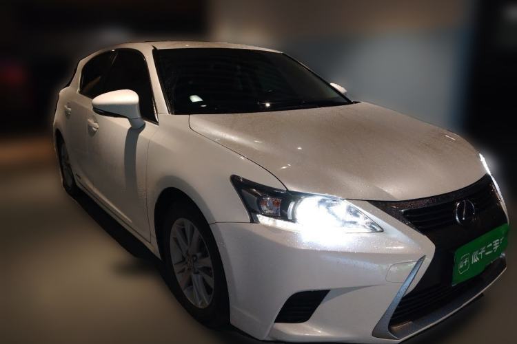 Used Lexus CT 2014 CT200h Elite Edition Monochrome Front Right 45 Deg