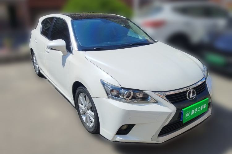 Used Lexus CT 2014 CT200h Comfort Edition Two-Tone Front Right 45 Deg