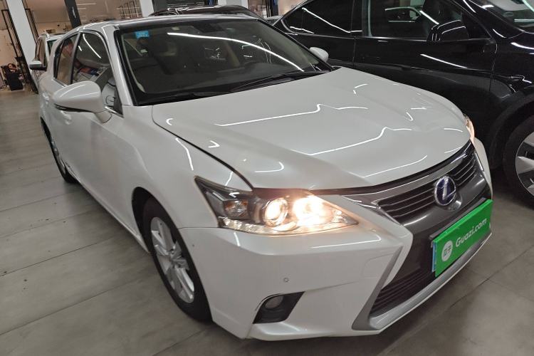 Used Lexus CT 2014 CT200h Comfort Edition Monochrome Front Right 45 Deg