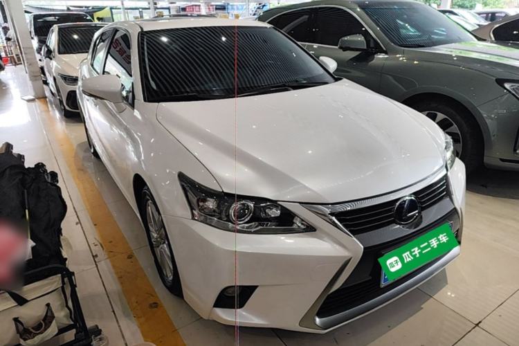 Used Lexus CT 2014 CT200h Comfort Edition Monochrome Front Right 45 Deg