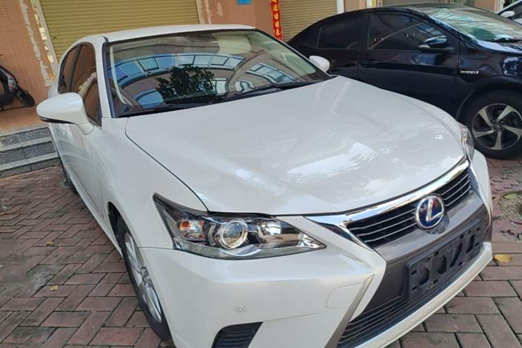 Used Lexus CT 2014 CT200h Elite Edition Monochrome Front Right 45 Deg