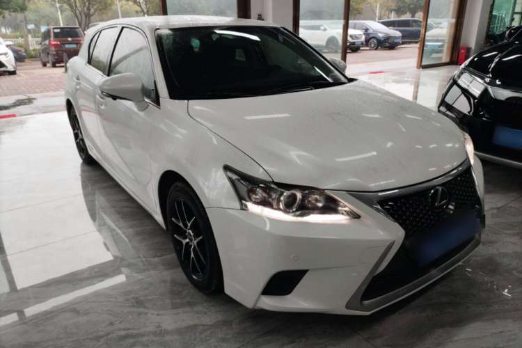 Used Lexus CT 2014 CT200h Elite Edition Monochrome Front Right 45 Deg