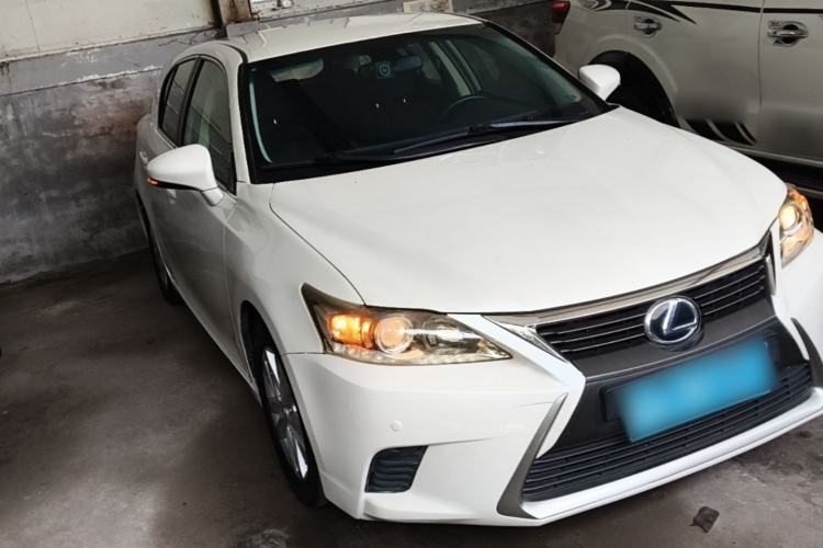 Used Lexus CT 2014 CT200h Elite Edition Monochrome Front Right 45 Deg