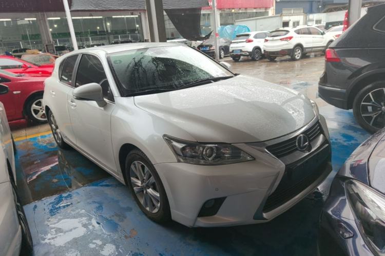 Used Lexus CT 2014 CT200h Comfort Edition Monochrome Front Right 45 Deg