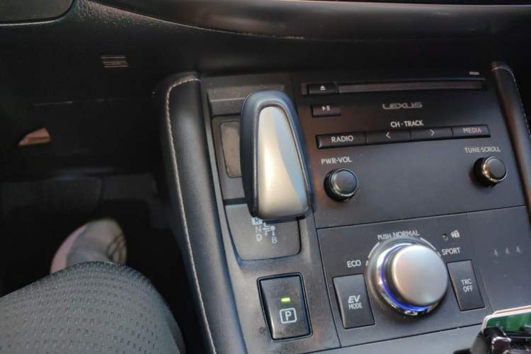 Used Lexus CT 2014 CT200h Comfort Edition Two-Tone Gear Lever