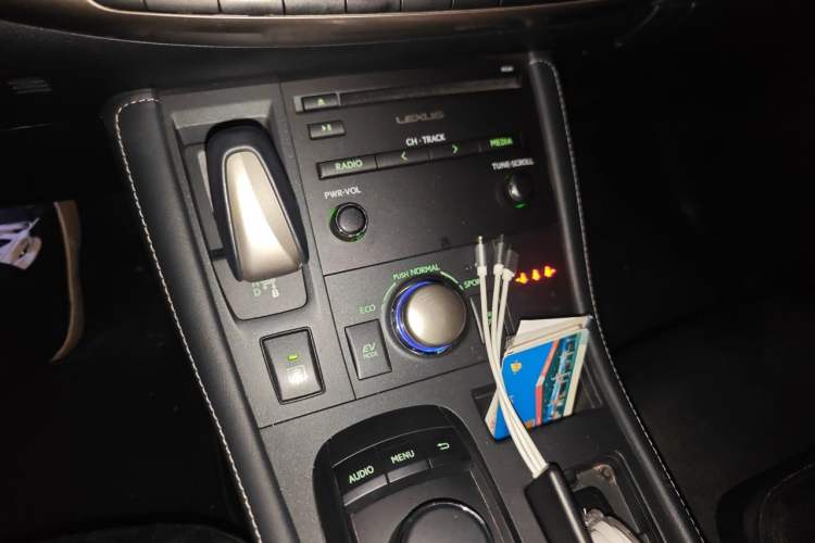 Used Lexus CT 2014 CT200h Comfort Edition Two-Tone Gear Lever