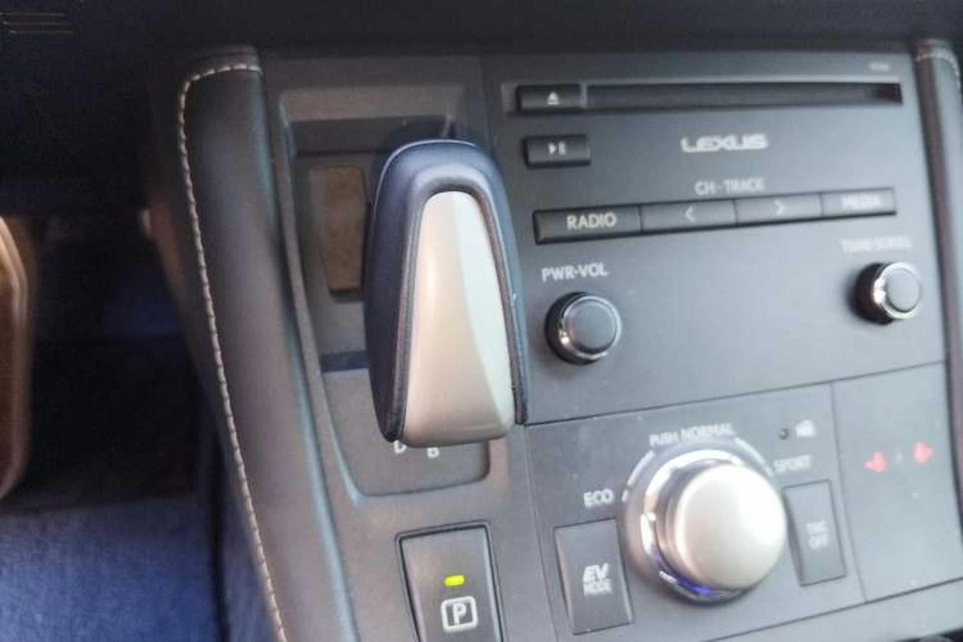 Used Lexus CT 2014 CT200h Comfort Edition Two-Tone Gear Lever