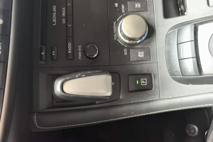 Used Lexus CT 2014 CT200h Comfort Edition Two-Tone Gear Lever