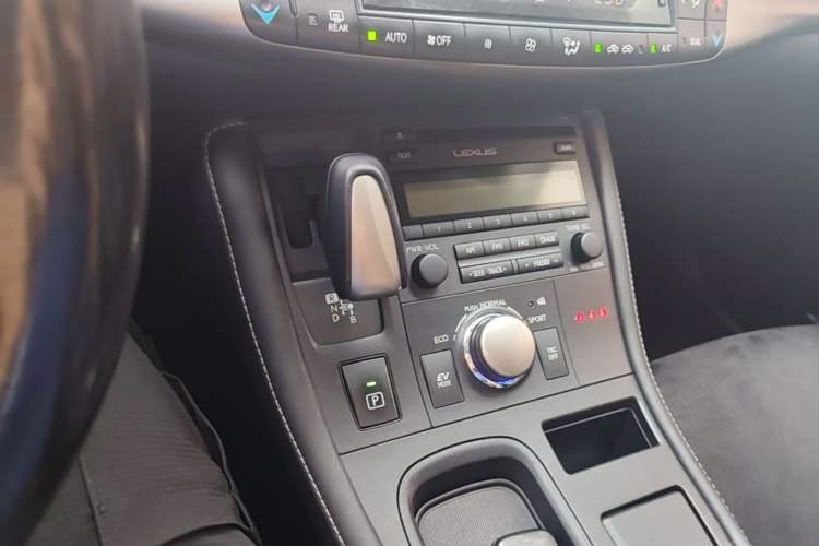 Used Lexus CT 2014 CT200h Elite Edition Monochrome Gear Lever