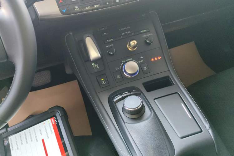 Used Lexus CT 2014 CT200h Comfort Edition Monochrome Gear Lever