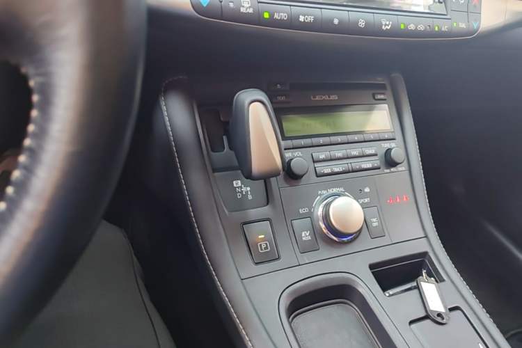 Used Lexus CT 2014 CT200h Elite Edition Monochrome Gear Lever